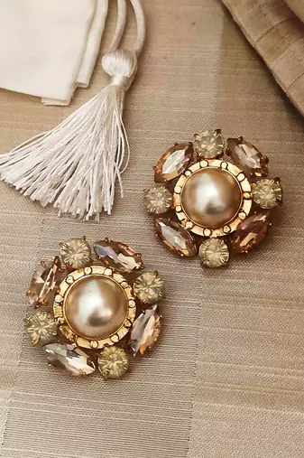 Gold sangria studs