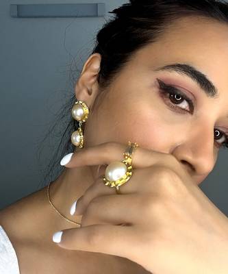 Gold sangria pearl luxe ring 2