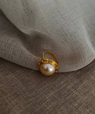 Gold sangria pearl luxe ring 3