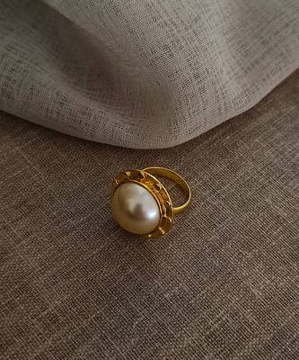 Gold sangria pearl luxe ring 1