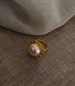 Gold sangria pearl luxe ring