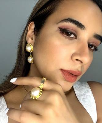Gold sangria pearl luxe danglers 1