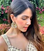 Gold nivi earrings