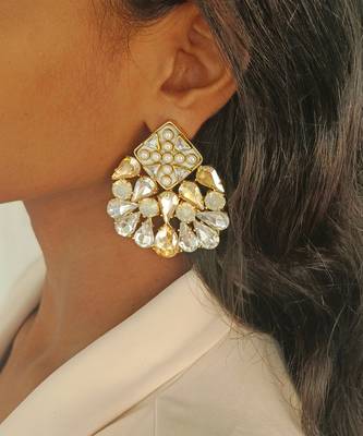 Gold nivi earrings 3