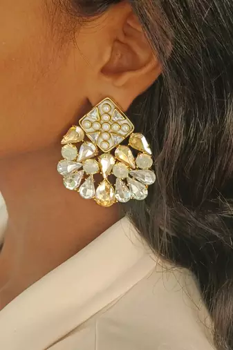 Gold nivi earrings