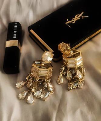 Gold chandelier drop earrings 3