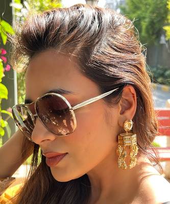 Gold chandelier drop earrings 5