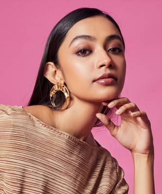 Gold amaana moon earrings 1