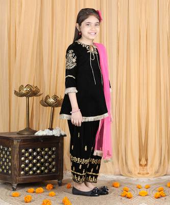 Black velvet kurta set 3