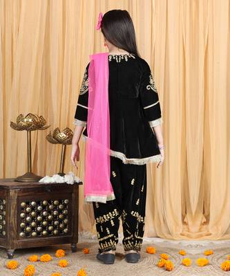 Black velvet kurta set 4