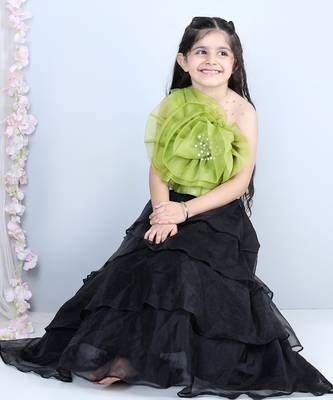 Black flower detailing lehenga set 4