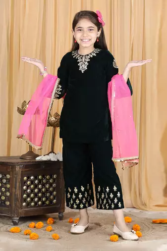Black velvet embroidered kurta set