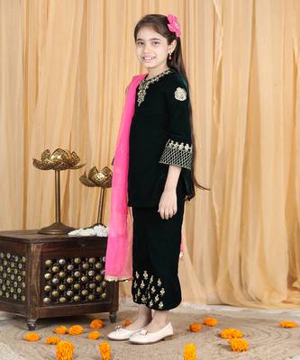 Black velvet embroidered kurta set 3
