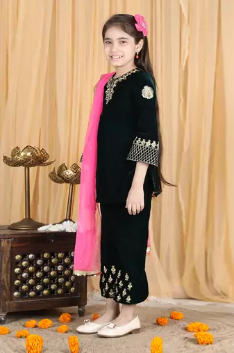 Black velvet embroidered kurta set
