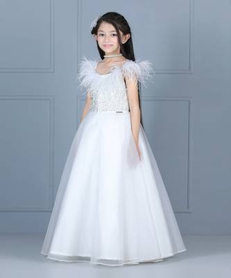 White furr detailing gown 4