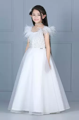 White furr detailing gown