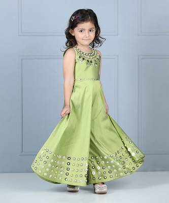 Green jumpsuit with work 2