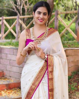 White Banarasi Silk Saree With Blouse Piece 1