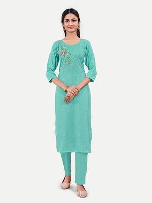 Women Firozi Embroidered Straight Kurta 1
