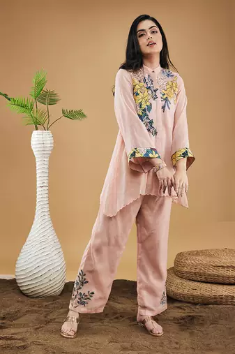 Peach zinnia applique high low shirt with pants