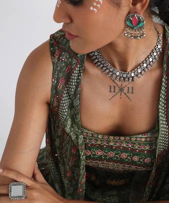 Olive green printed cape set 4