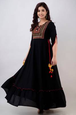 Women's Embroidered Anarkali kurta in Black 1