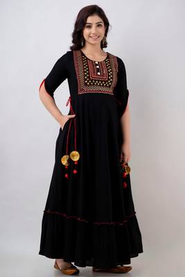 Women's Embroidered Anarkali kurta in Black 5