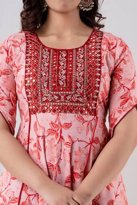 Women's Embroidered Anarkali kurta in Pink 4