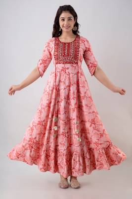 Women's Embroidered Anarkali kurta in Pink 5