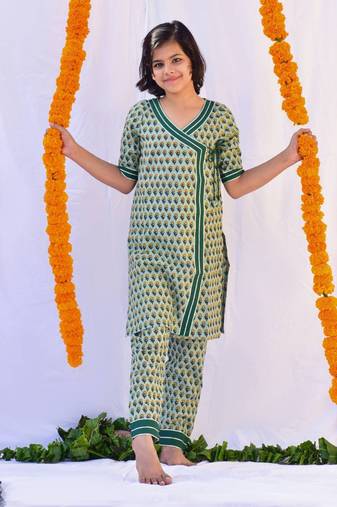 Green gulbagh angrakha set