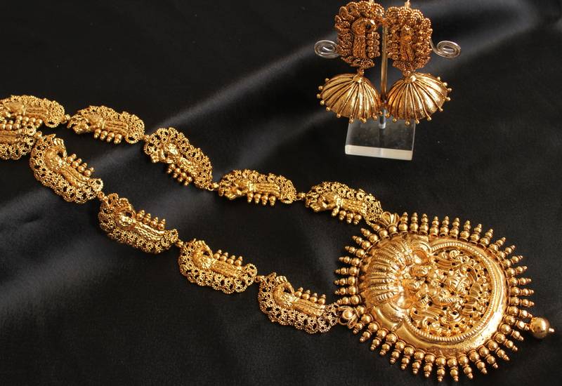 designer huge radhakrishna pendant long haar with huge