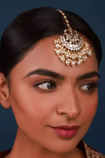 Grey mother of pearl maang tikka