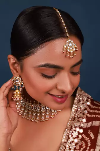 White & red kundan necklace set