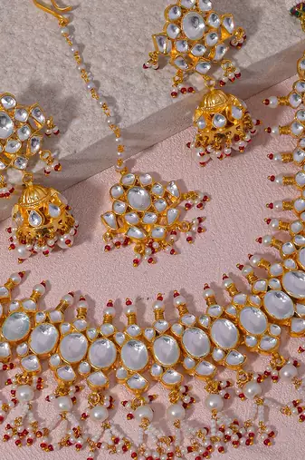 White & red kundan necklace set