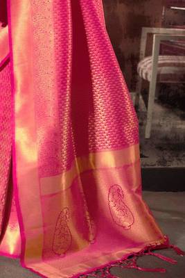 Magneta Pink Kandini Golden Zari Woven Kanjivaram Saree With Blouse 3