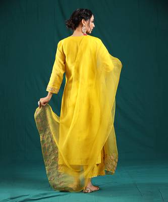 Mustard chanderi silk kurta set 2