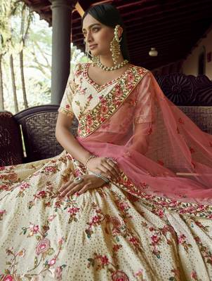OFF WHITE SEQUINCE SWAROVSKI & RESHAM EMBROIDERED GEORGETTE FESTIVE BRIDAL WEDDING & PARTY WEAR SEMI STITCHED LEHENGA 3