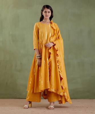 Yellow tarabai kurta set 1