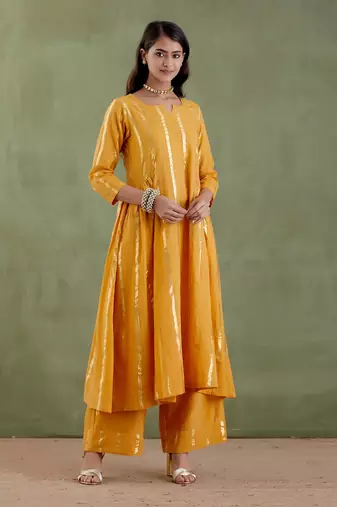 Yellow tarabai kurta set