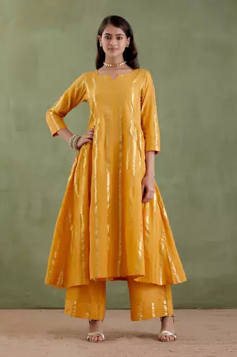 Yellow tarabai kurta set