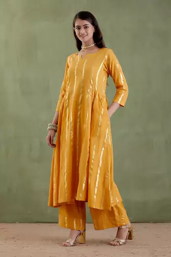 Yellow tarabai kurta set