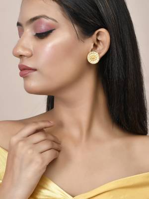 Hancrafted gold plated circular stud earrings 2