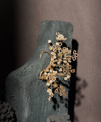 Amorna gold ear cuff 2