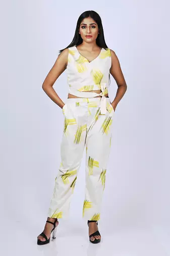 Pinkish Ivory Yym Asymme Highlow Side Cut Jacket With Bustier & Pant Co-Ord Set