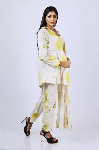 Pinkish Ivory Yym Asymme Highlow Side Cut Jacket With Bustier & Pant Co-Ord Set