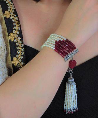 Red yakhooti melon bracelet 1