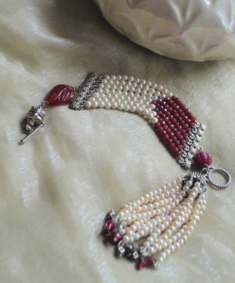 Red yakhooti melon bracelet 2