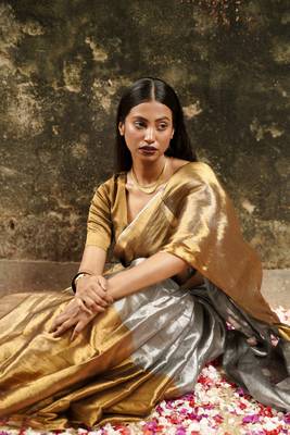 Gold and Silver Dual Handloom Tissue Saree Without Blouse 2