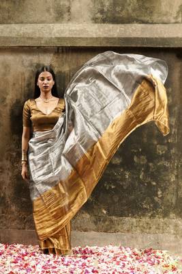 Gold and Silver Dual Handloom Tissue Saree Without Blouse 1