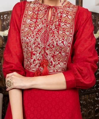 Red embroidered short kurta set 3